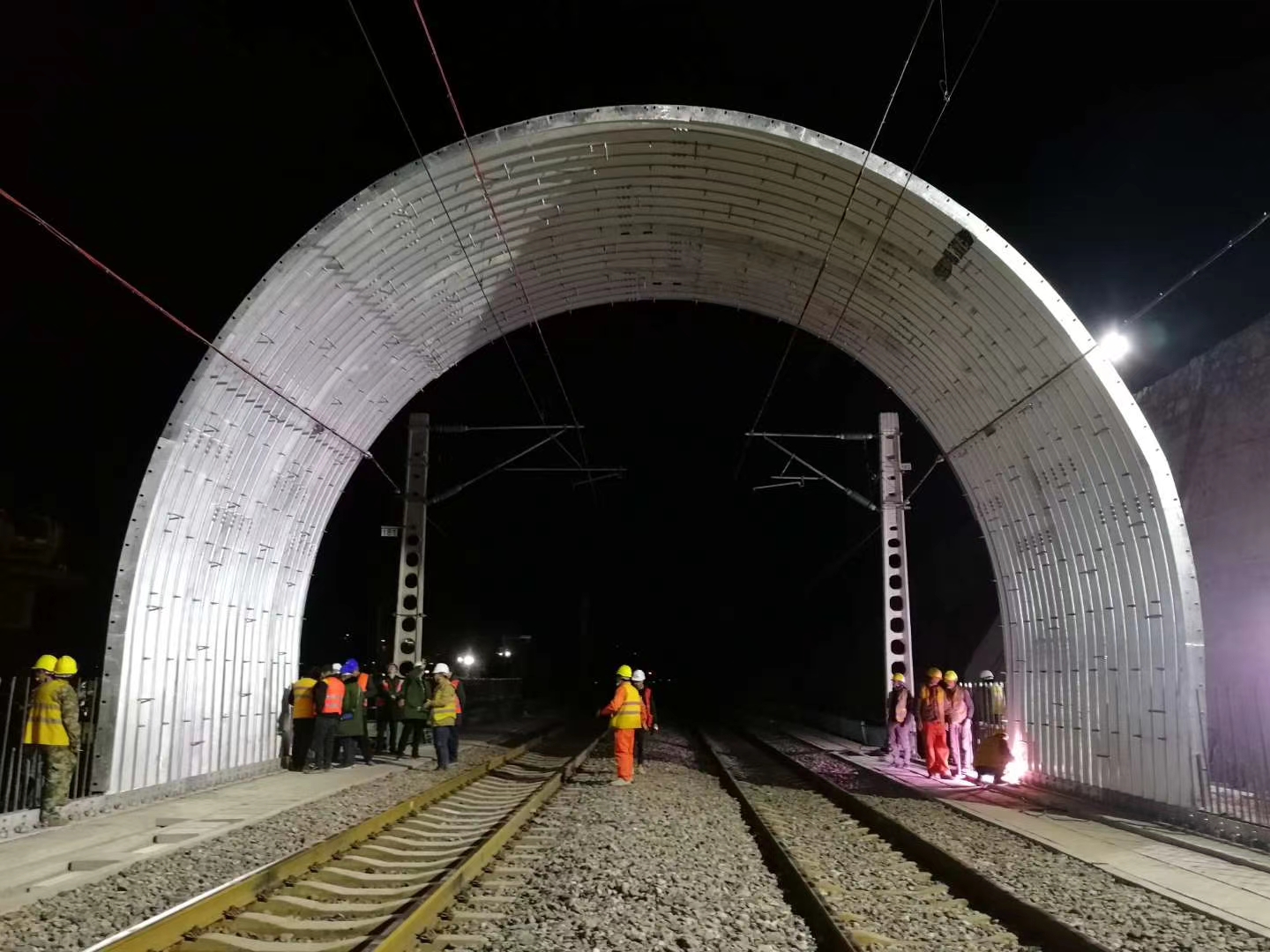 防風(fēng)雪棚洞.jpg 防風(fēng)雪棚洞.jpg